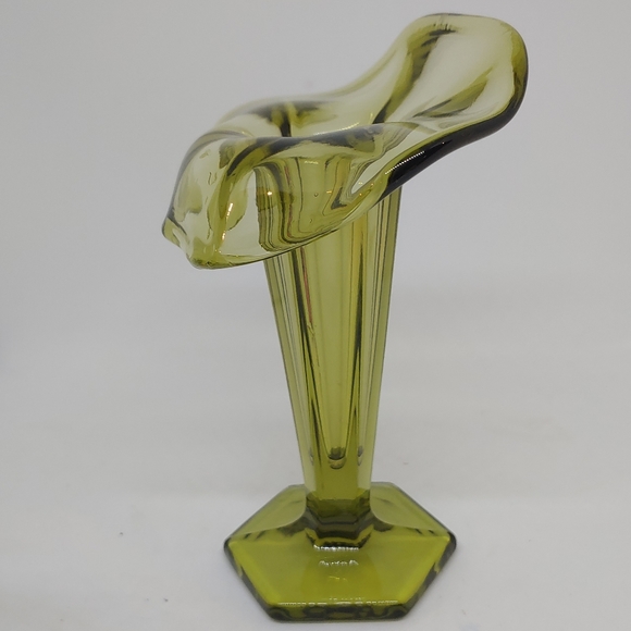 Westmoreland Avocado Green Jack in the Pulpit Glass Vase - Picture 8 of 10
